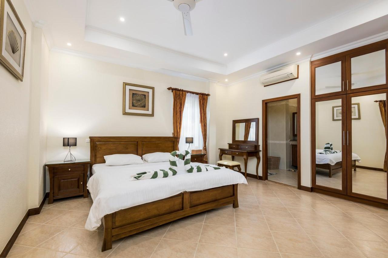 Village Austria Luxury Pool Villas Pattaya Exterior foto